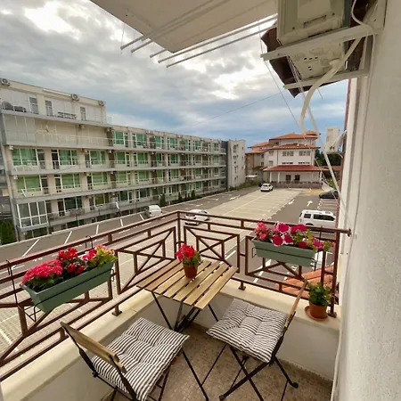 Cozy By The In Byala Апартаменти Бяла